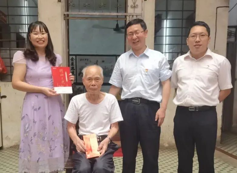 ����ο�������� ŨŨ��עů���ġ�������ɽά��������Ʒ��vic��˾ο���׽�������ģ�����